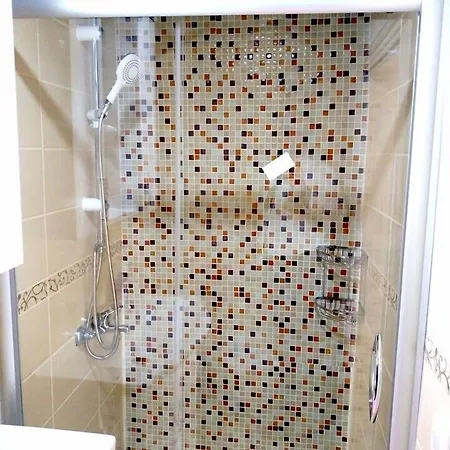 Cemed House מלון 2*